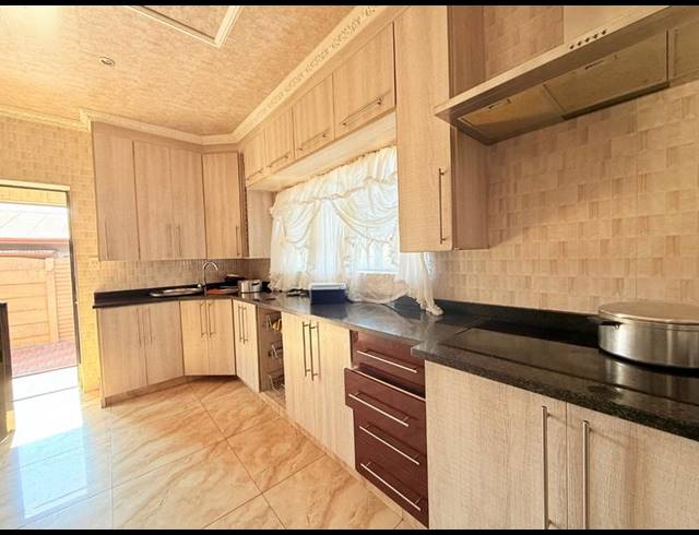 3 BEDROOM HOUSE FOR SALE IN VANDERBIJLPARK CW 4